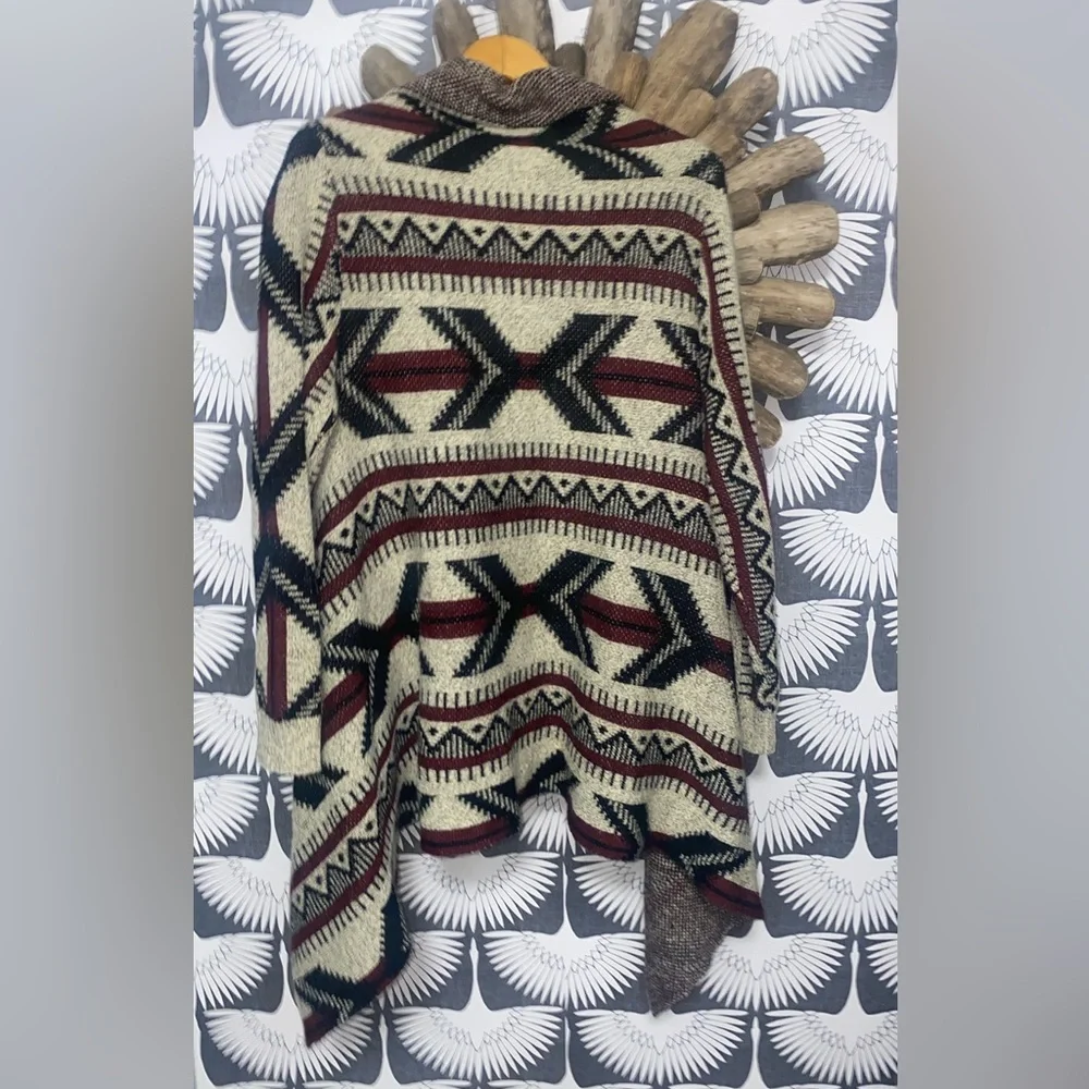 Aztec style sweater - Picture 3 of 7